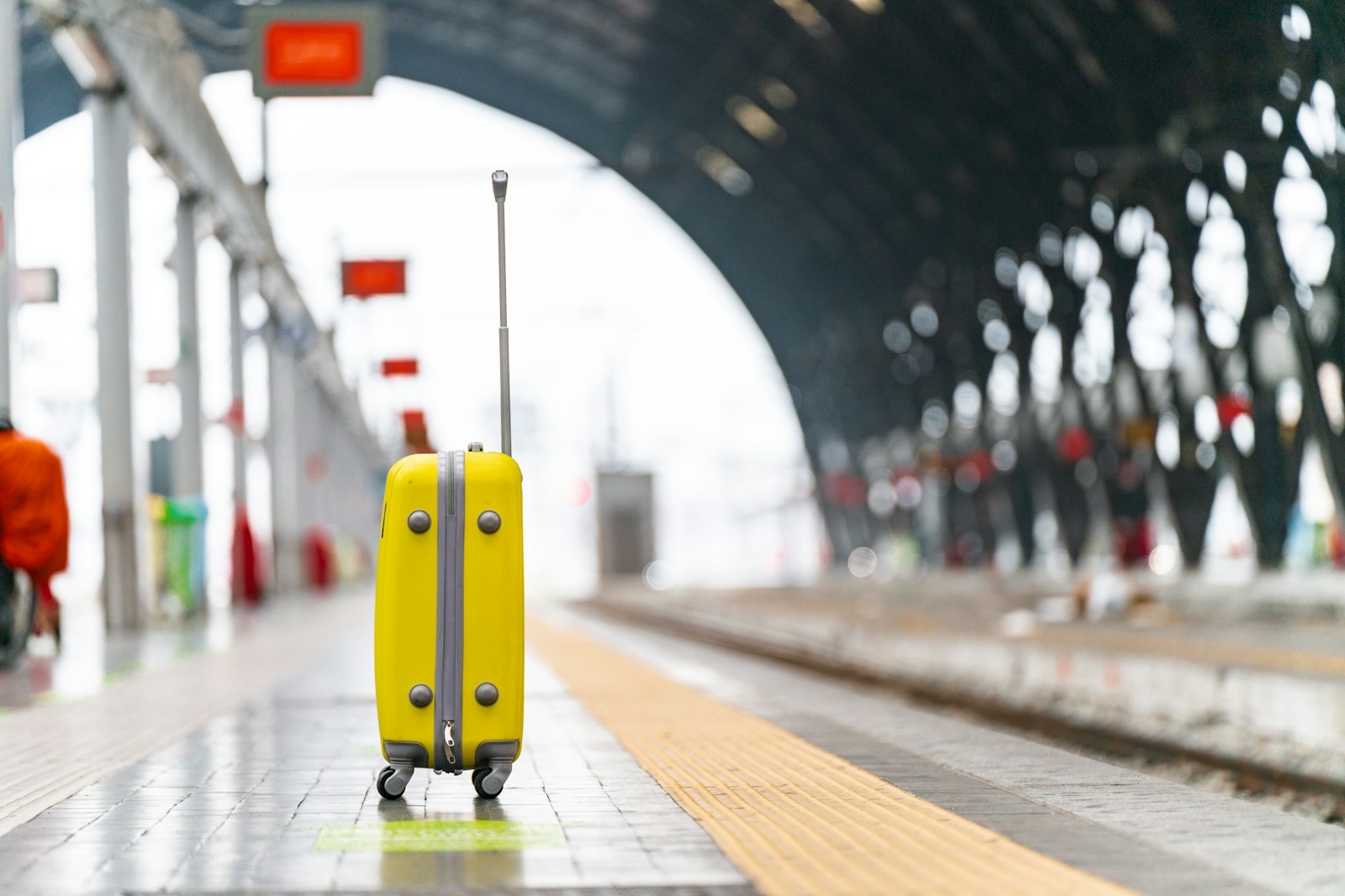 通信費が下がって浮いたお金で旅行に出かける人