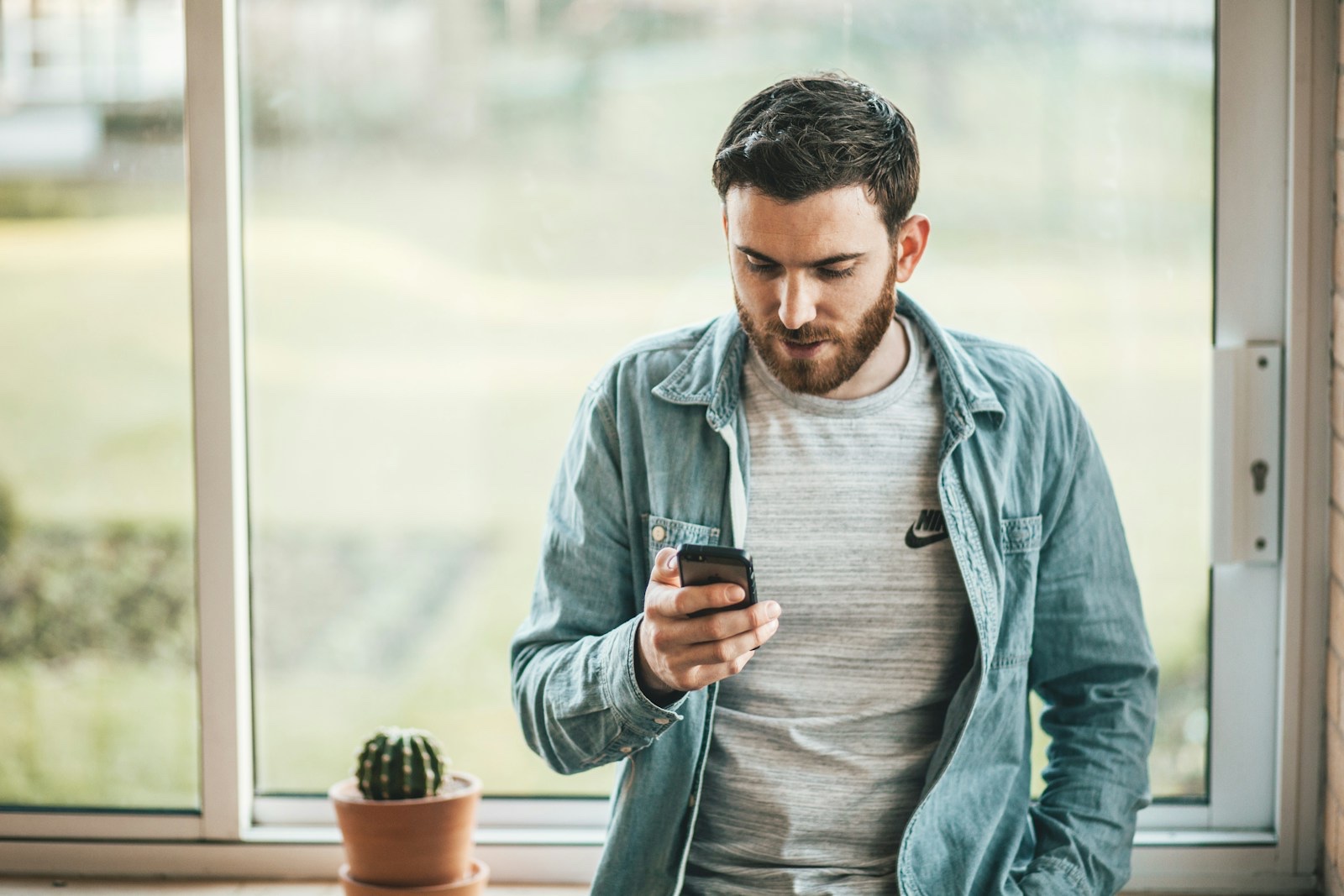 スマホでキャンペーン情報を確認する人