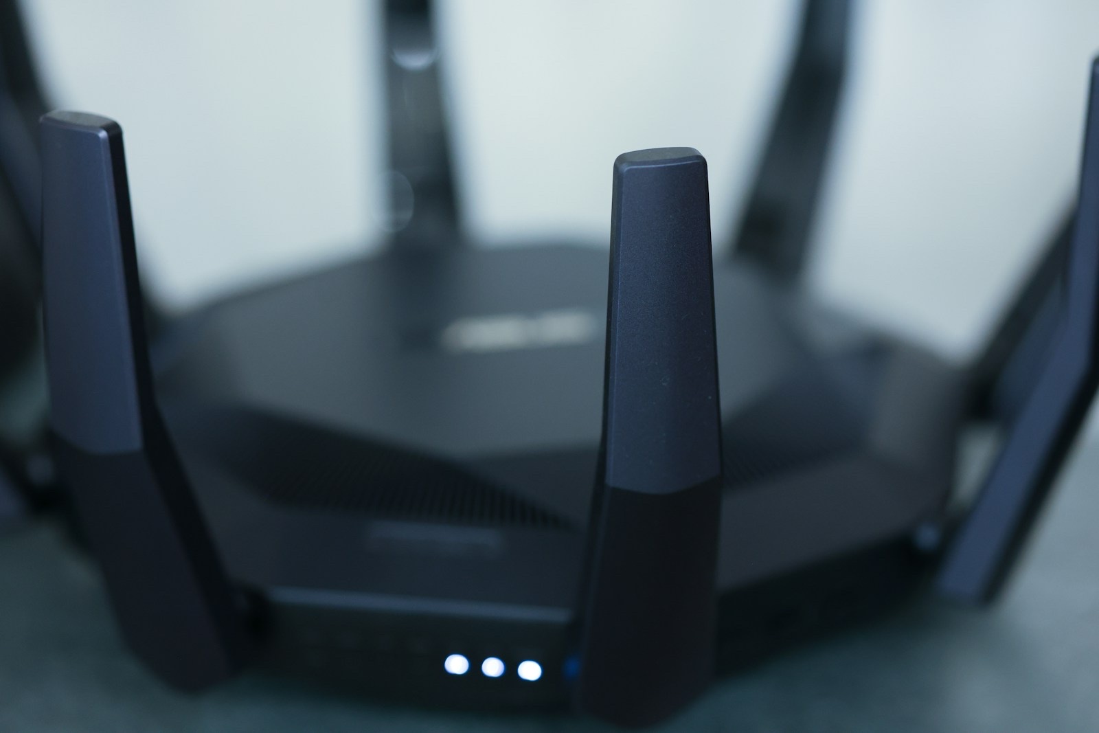 自宅でルーターを設置して通信環境を整える人