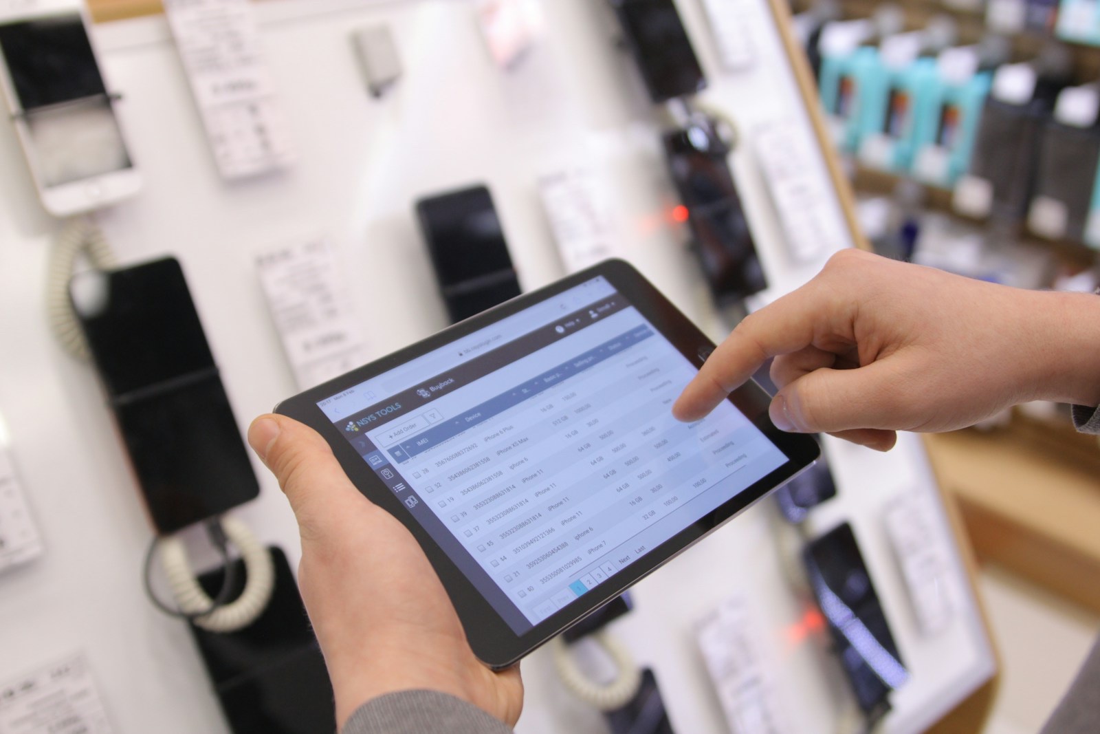 ワイモバイルiPhone16 1円の在庫が減っていく店頭の雰囲気